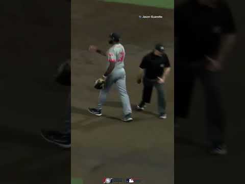 Dale Thomas makes a barehanded play! Play of the Day June 3 #baseball #frontierleague #mlb